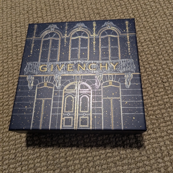 Givenchy Box - Picture 1 of 4